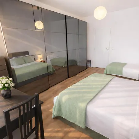 Casa Dolce Casa - Dual Modern Apartment, 1 Min From Metro, Up To 9 Guest Appartement Rome