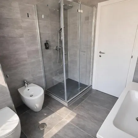 Casa Dolce Casa - Dual Modern Apartment, 1 Min From Metro, Up To 9 Guest Appartement *