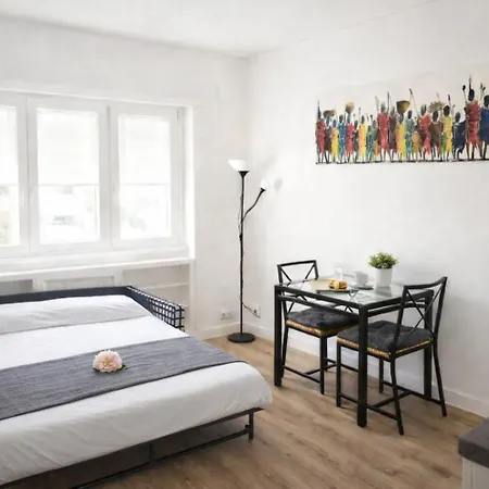 Casa Dolce Casa - Dual Modern Apartment, 1 Min From Metro, Up To 9 Guest